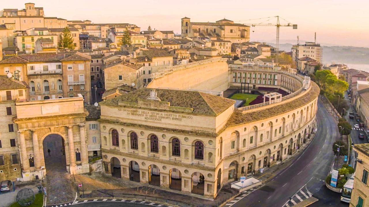 - Casa Manzoni - Luminoso Appartamento Zona Sferisterio マチェラータ エクステリア 写真